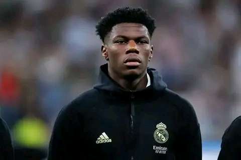 Arsenal and Manchester united set to battle it out for the signature of Real Madrid star. 16