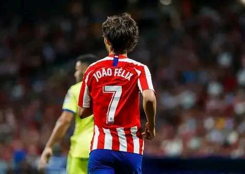 Manchester united to sign Joao Felix from Altetico Madrid. 15