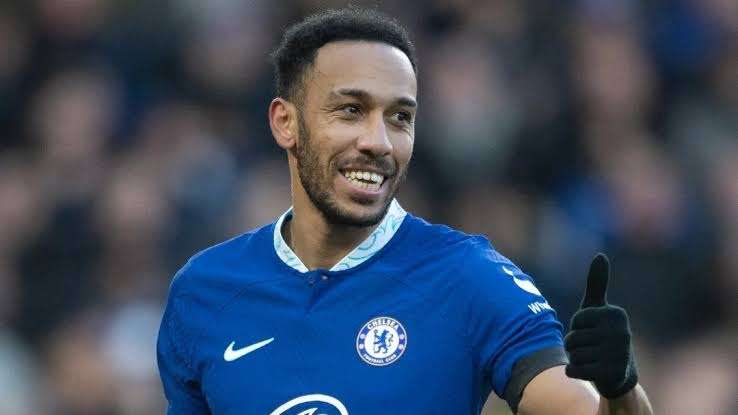 Marseille are closing in on signing Aubameyang. 4