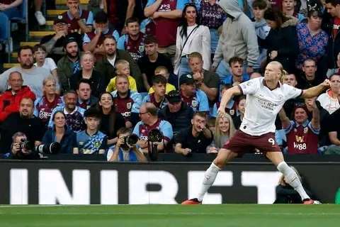 Manchester City kicks off the new season with a Comfortable win against Burnley 16