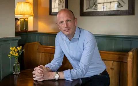 Top 10 Peter Drury Commentary quotes and moments. 7