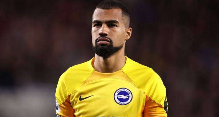 Chelsea have reached an agreement deal to sign Brighton goalkeeper R. Sanchez. 1