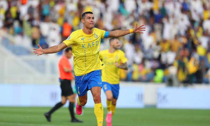 Ronaldo leads Al nassr to his first ever title with the club. 7