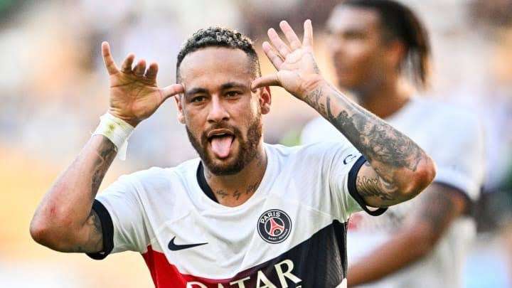PSG and Al Hilal agree on a €90M transfer deal for Neymar. 19