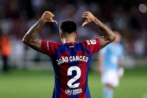 Barcelona agrees a £35m transfer fee with Manchester City for João Cancelo. 12