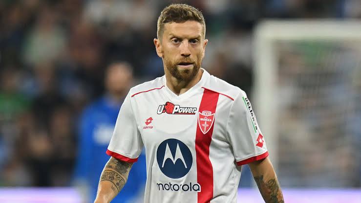 Papu Gomez receives a two year anti-doping ban. 1