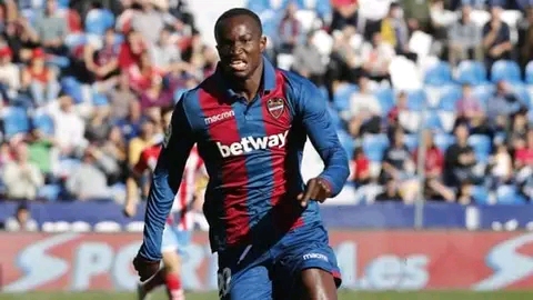 Former Ghanaian International striker died after collapsing during league match. 19