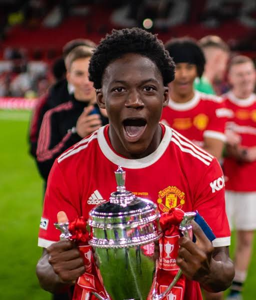 Kobbie Mainoo biography, Parents, Nationality, Playing style and more. 3