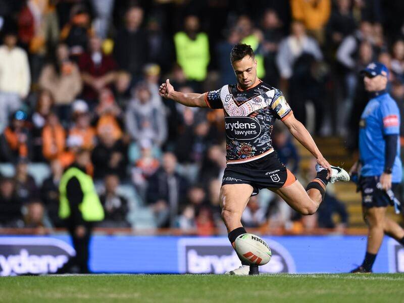 A player puts a stop to rumors about his NRL future by signing a four-year contract with the Manly Sea Eagles. 1