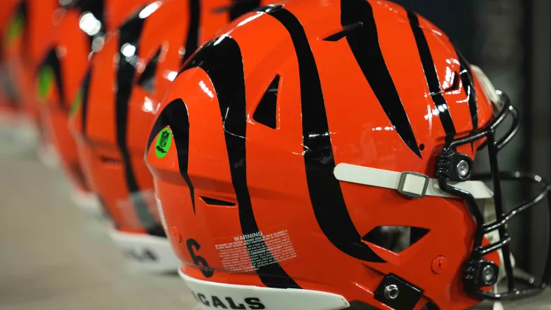 "Cincinnati Bengals’ Shocking Rejection of 4x Pro Bowl Cornerback’s Contract: Bold Move or Massive Mistake?" 16