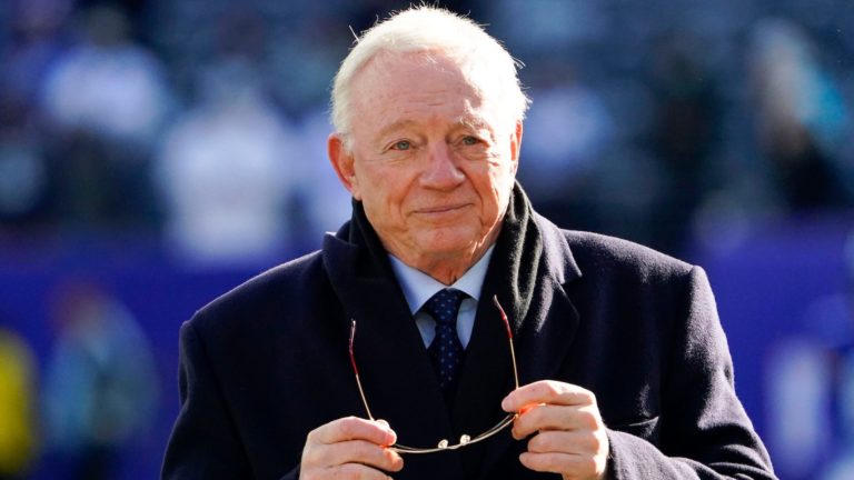 Jerry Jones releases statement on Cowboys cutting Ezekiel Elliott 11