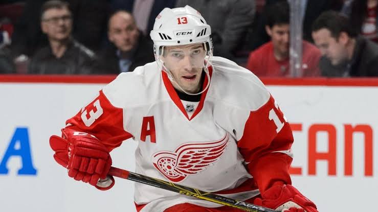 **"End of an Era: Pavel Datsyuk's Shocking Departure Leaves Red Wings Searching for a New Center Star"** 1