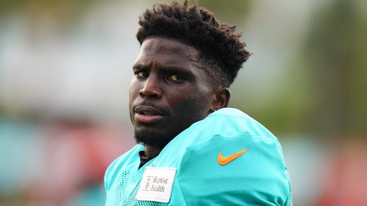 TYREEK HILL DROPS BOMBSHELL ON DOLPHINS—NFL STUNNED BY SHOCKING COMMENTS!""TYREEK HILL DROPS BOMBSHELL ON DOLPHINS—NFL STUNNED BY SHOCKING COMMENTS! 4