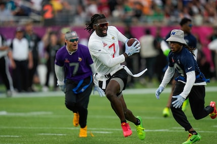 JUST IN"KaVontae Turpin Stuns NFL Pro Bowl: Electrifying Performance Leaves Fans and Players in Awe!" 27