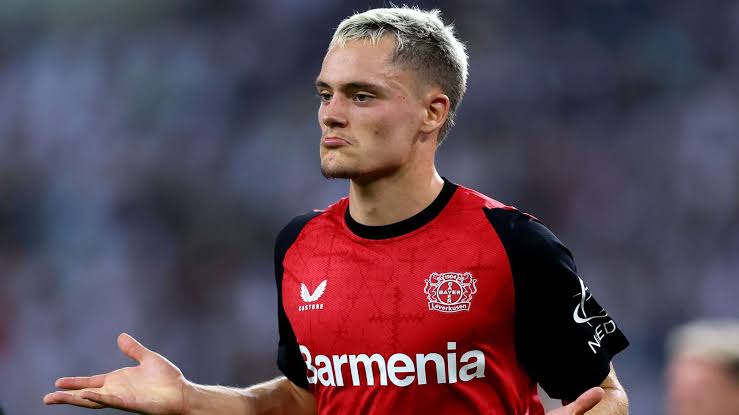 *"WIRTZ-MANIE ERREICHT KÖLN: FC-Köln-Fans sind verrückt, nachdem der Star-Mittelfeldspieler einen Fünf-Jahres-Vertrag unterschrieben hat!"* 21