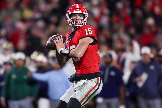 **Carson Beck Announces Stunning Return to Georgia Bulldogs After Terminating Transfer Contract** 6