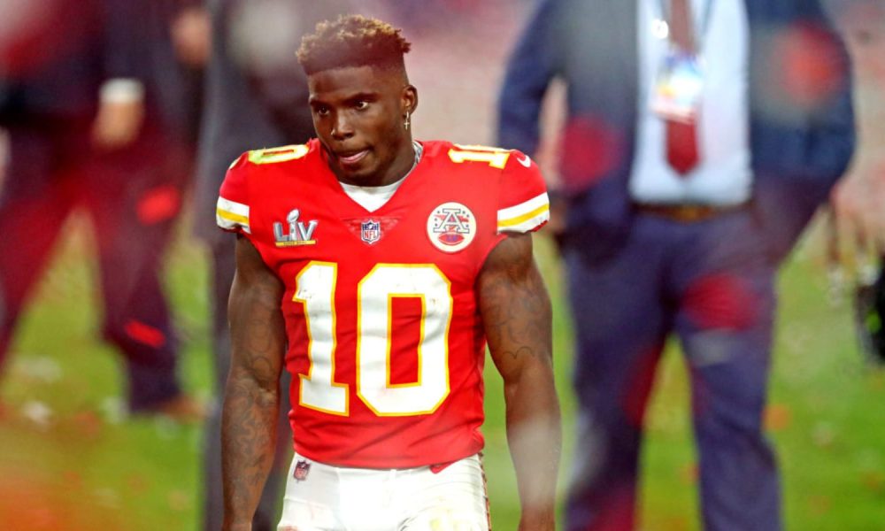 Tyreek Hill Breaks Silence: Reveals the Secret Strategy Behind His Move from the Chiefs to the Dolphins 15