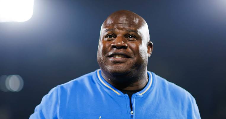 Eric Bieniemy Sets the Record Straight: Denies Rumors of Returning to Chicago Bears as Running Backs Coach 1