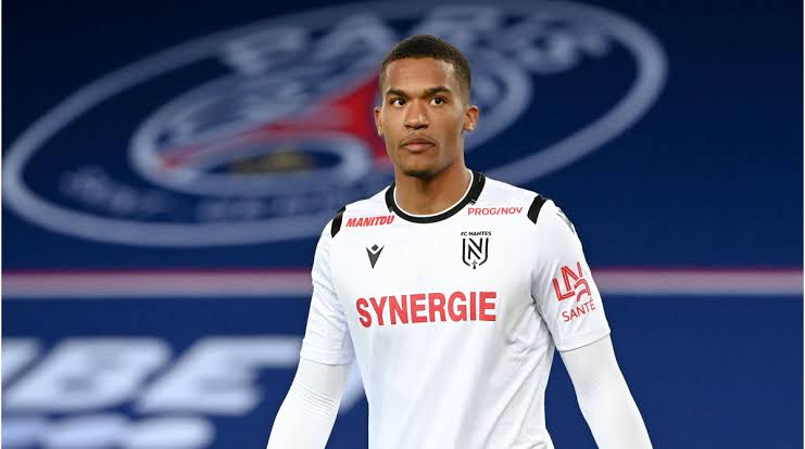 *LE FC NANTES SUBIT UN COUP DUR AVEC LE DÉPART D'ALBAN LAFONT VERS UN RIVAL FRANÇAIS* 15