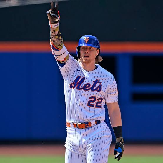 *"BRETT BATY BETRAYS THE BIG APPLE: Star Third Baseman Abandons Mets for Arch-Rival Red Sox in Jaw-Dropping Free Agency Shocker!"* 15
