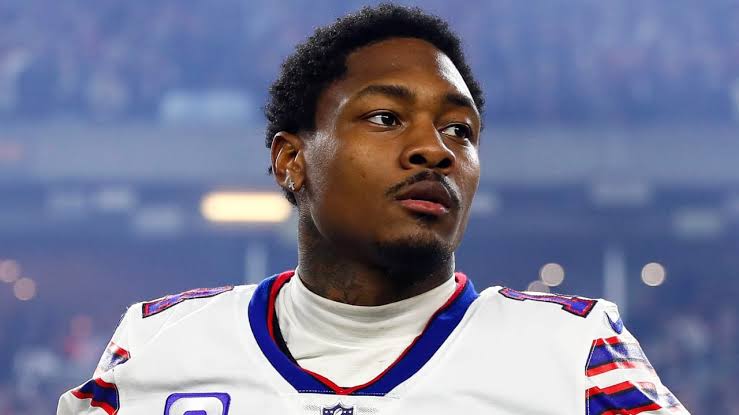 Stefon Diggs Shocks NFL: Decommits from Patriots, Rejoins Vikings on One-Year Deal 4