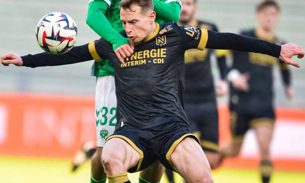 *L'AVENIR DE NICOLAS COZZA À FC NANTES EST EN SUSPENS EN RAISON D'UNE BLESSURE À LA CHEVILLE GAUCHE QUI POURRAIT METTRE FIN À SA CARRIÈRE* 22