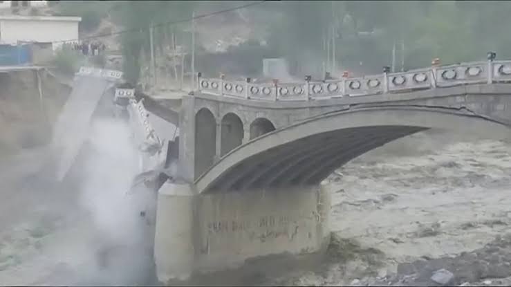 **Tragični Zlom Ljubljanskega Zmajskega Mostu Pusti Več Žrtev** 13