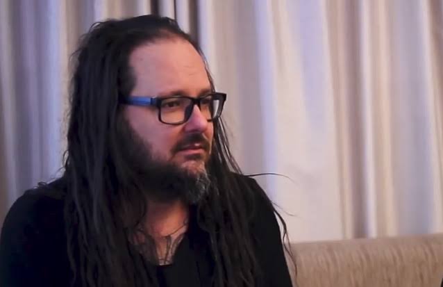 "Korn's Jonathan Davis Reveals Shocking New Identity: A Journey of Self-Discovery and Acceptance" 9