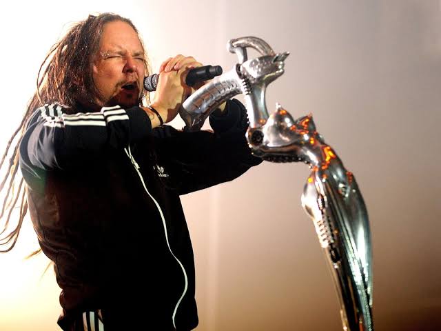 "Rock Legend in Crisis: Jonathan Davis Relapses, Acquires $250 Million Worth of Methamphetamine" 6