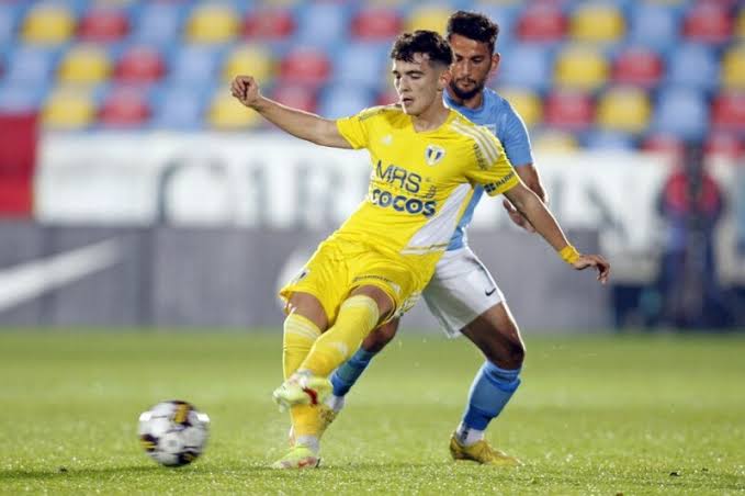 **MARIO BRATU ÎȘI IA RĂMAS BUN DE LA PETROLUL PLOIEȘTI: Mijlocașul Vedetă Părăsește Echipa După o Perioadă de Excepție** 1